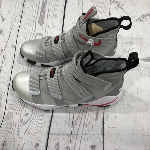🚫 SOLD 🚫 LeBron Zoom Soldier 11 Silver Bullet - Picture 2 of 7